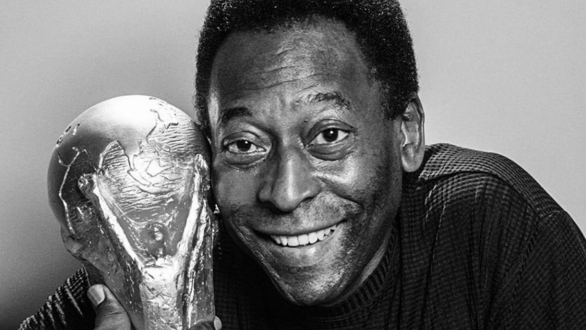 pele black and white photo 0043