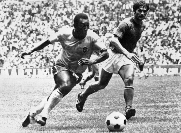 pele black and white photo 0044