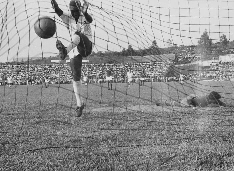 pele black and white photo 0045