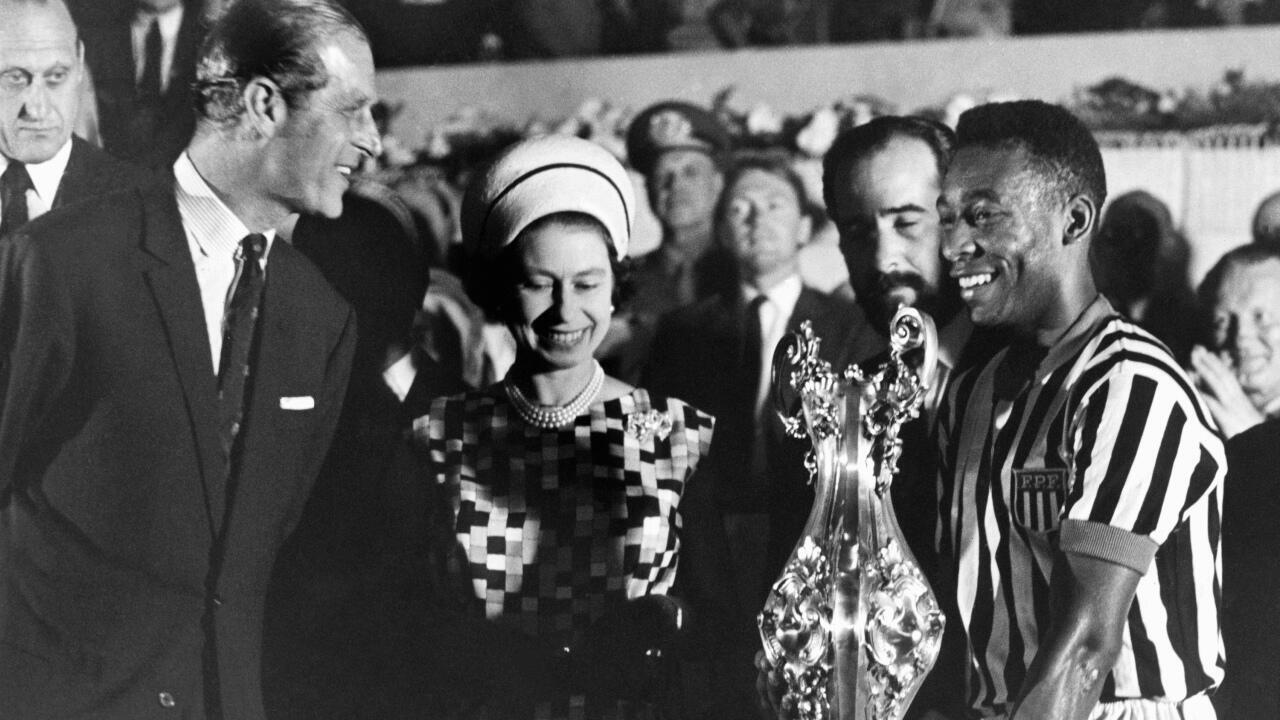 pele black and white photo 0054
