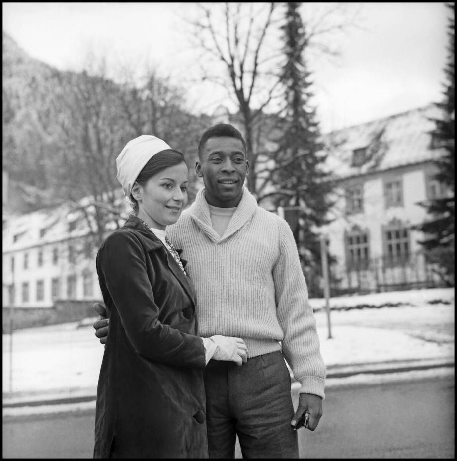 pele black and white photo 0058
