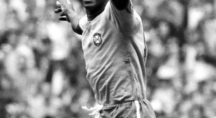 pele black and white photo 0059