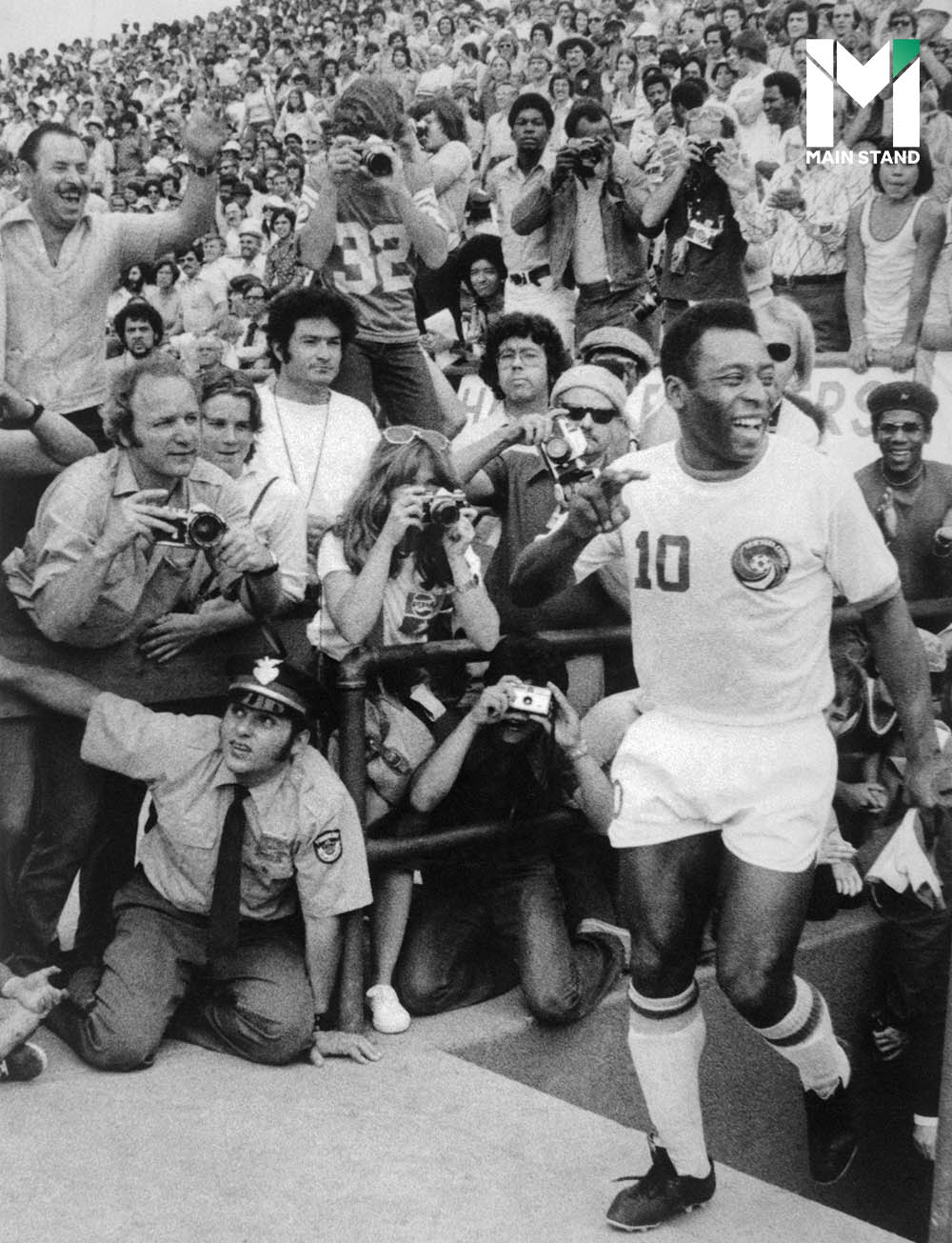 pele black and white photo 0067