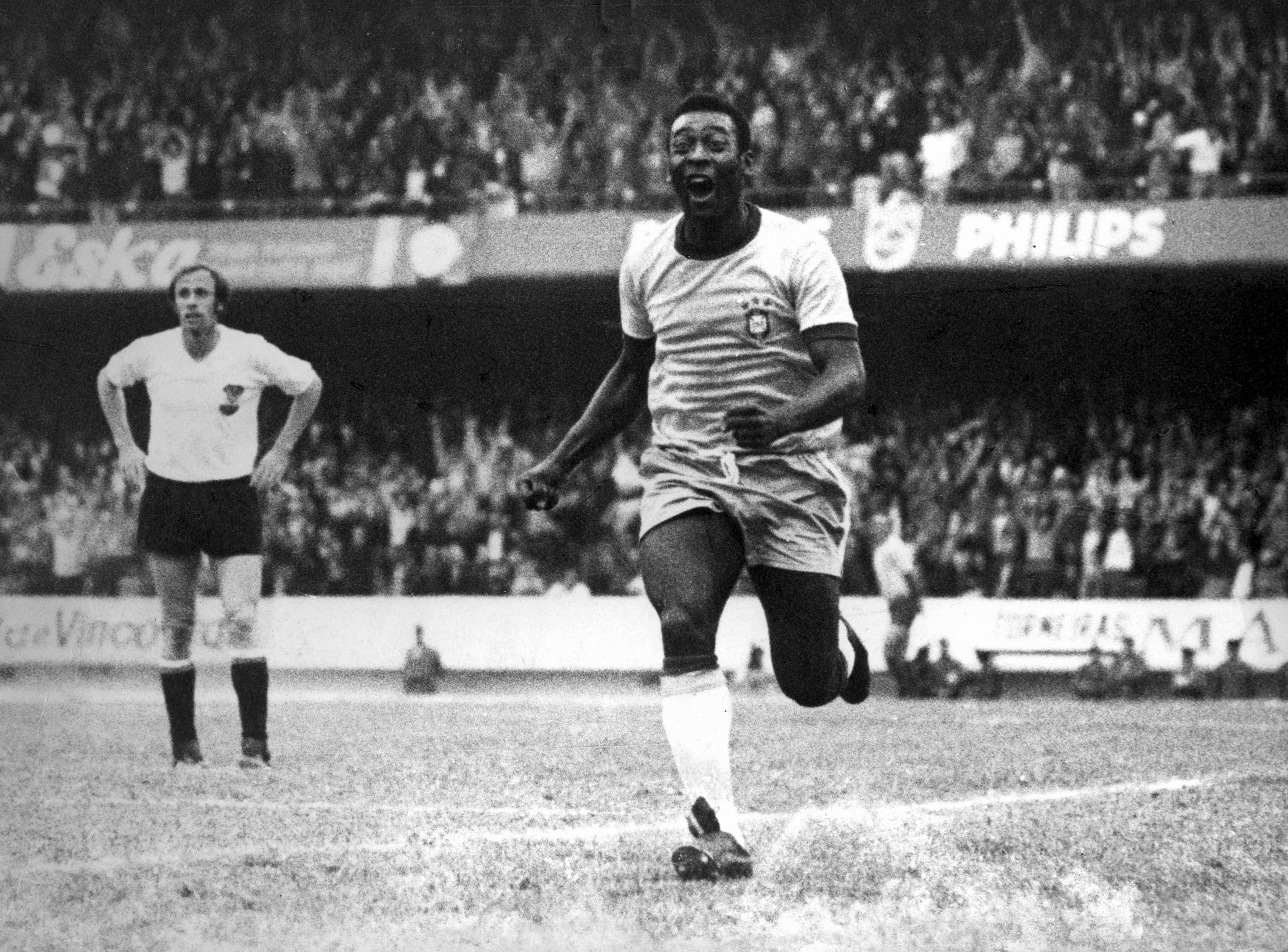 pele black and white photo 0077