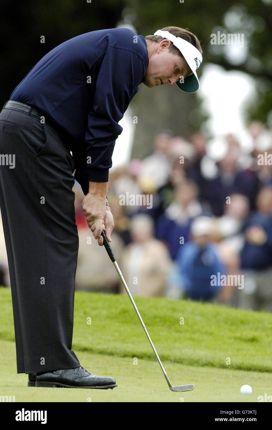 Phil Mickelson putting 0009
