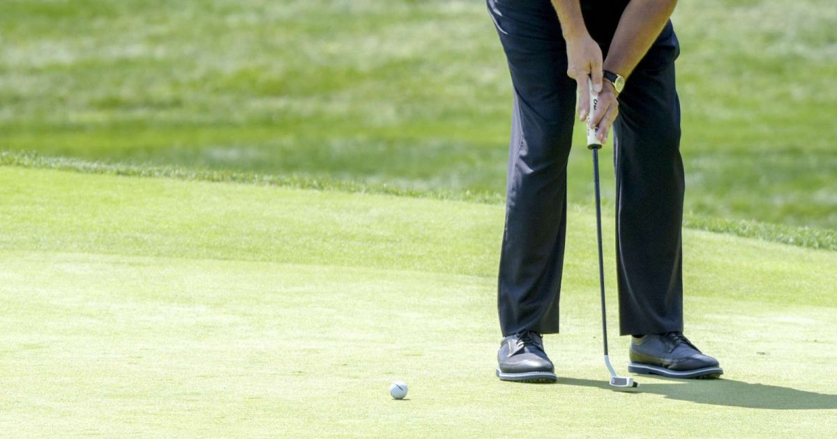 Phil Mickelson putting 0017