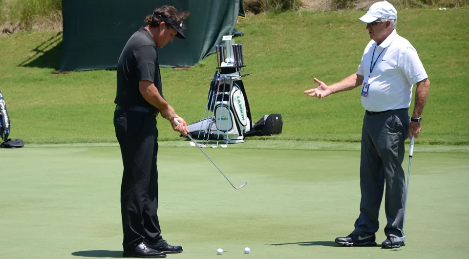 Phil Mickelson putting 0018