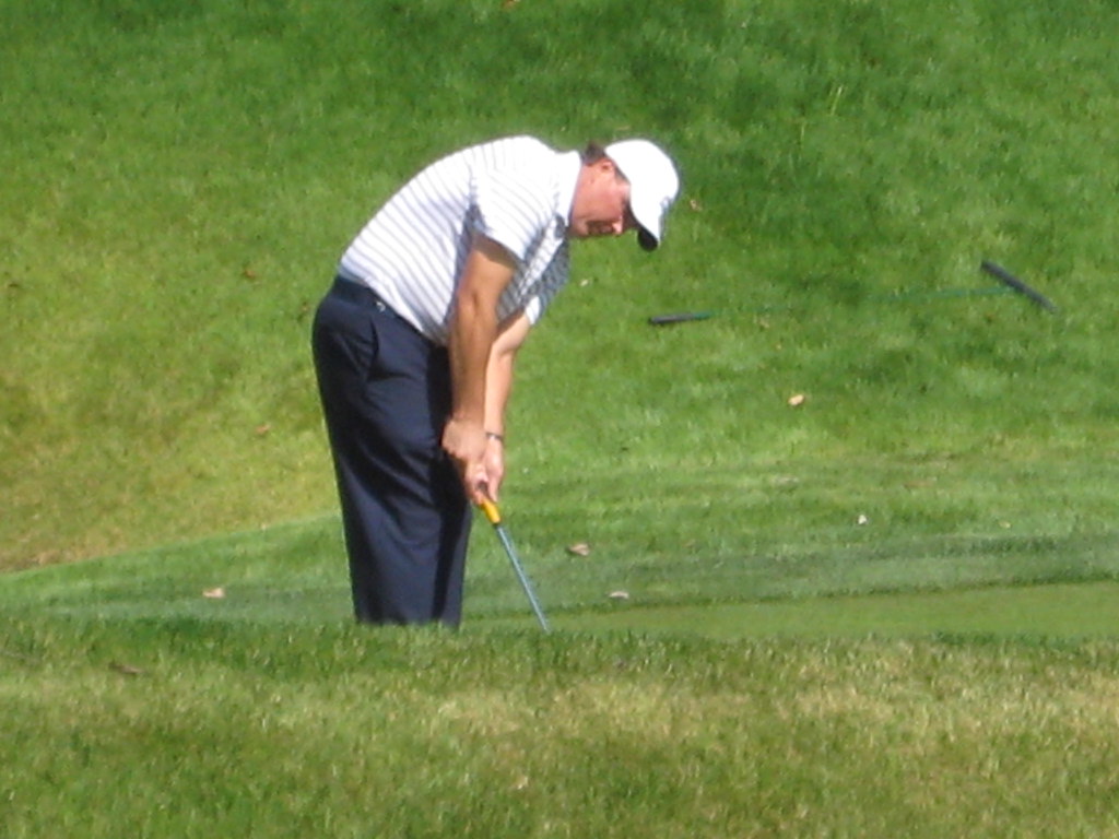 Phil Mickelson putting 0025
