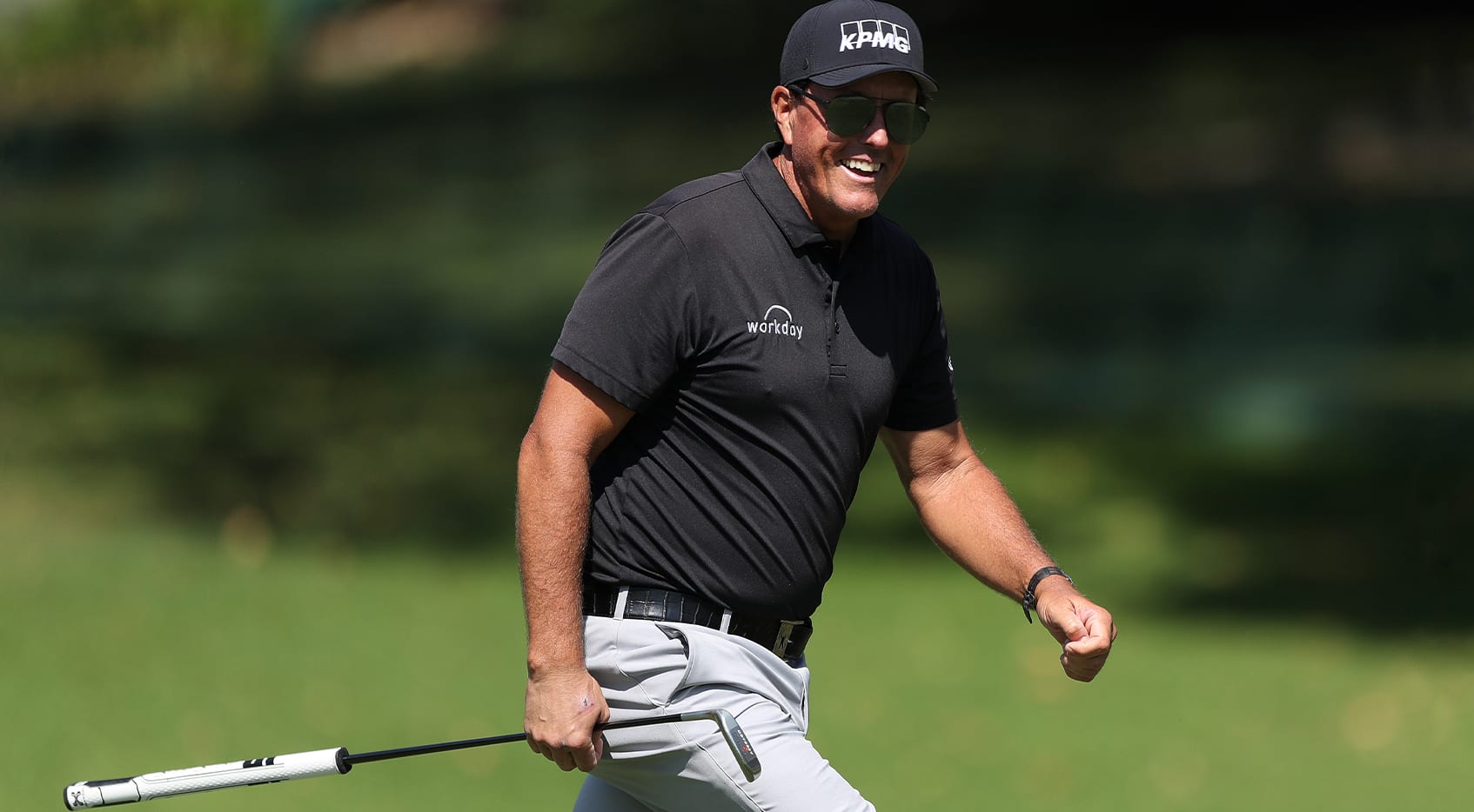 Phil Mickelson putting 0030