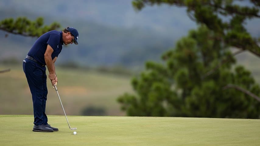 Phil Mickelson putting 0033