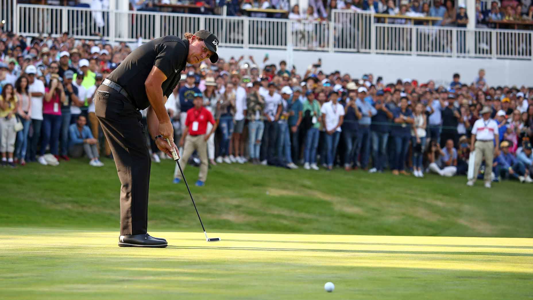 Phil Mickelson putting 0046