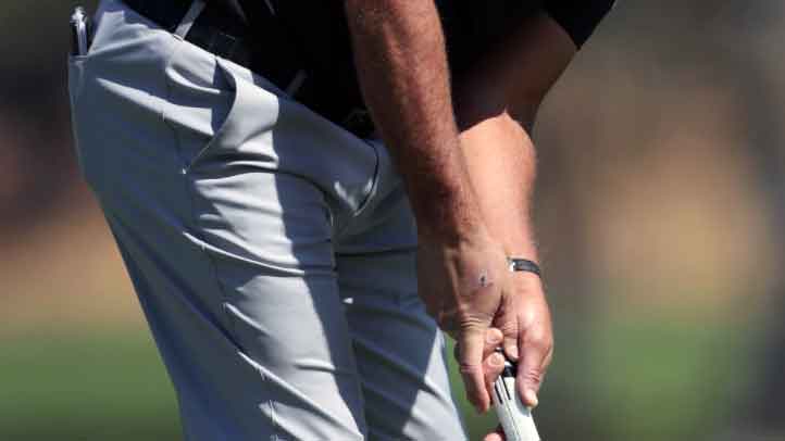 Phil Mickelson putting 0047