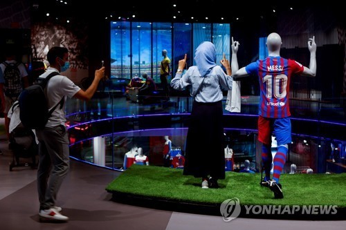 pictures of messi the soccer player