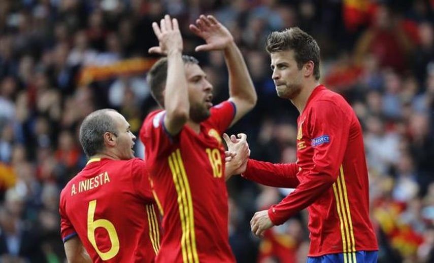 pique ibrahimovic photo 0055