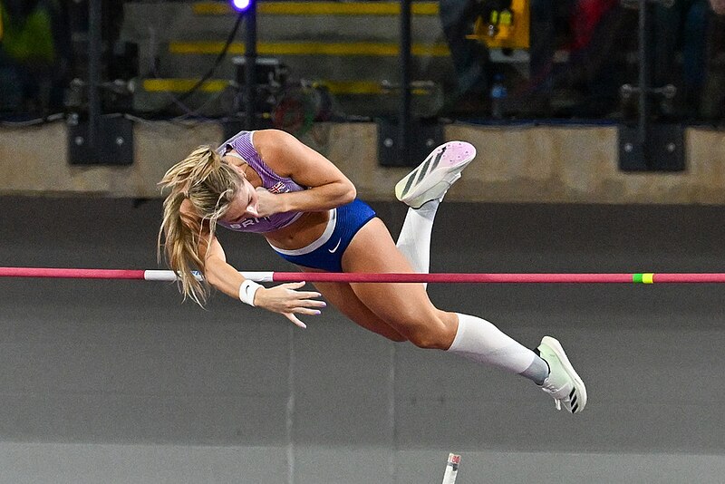 pole vault cameltoe 0035