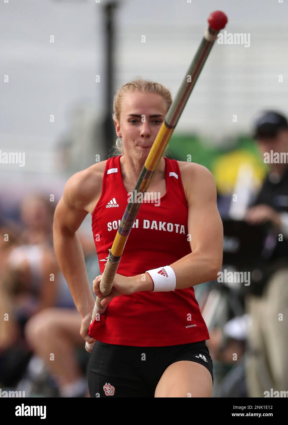 pole vault runway 0012