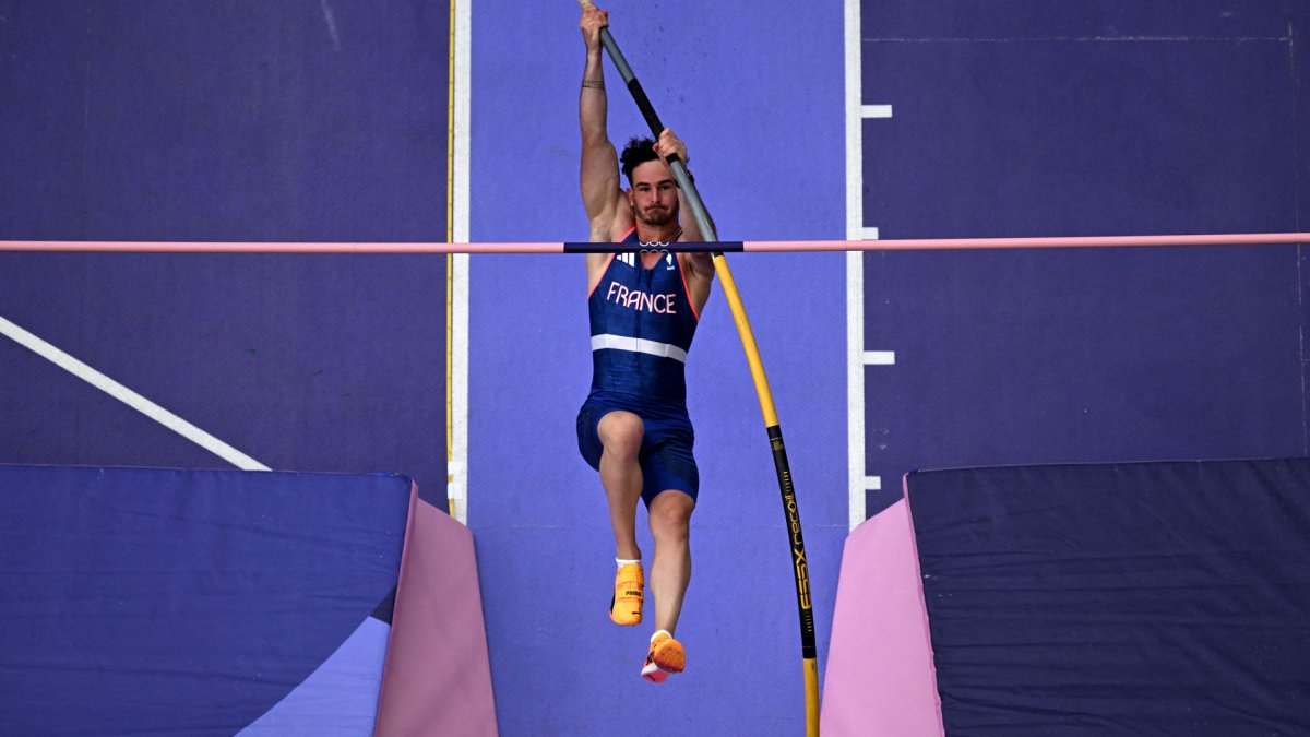 pole vault runway 0037
