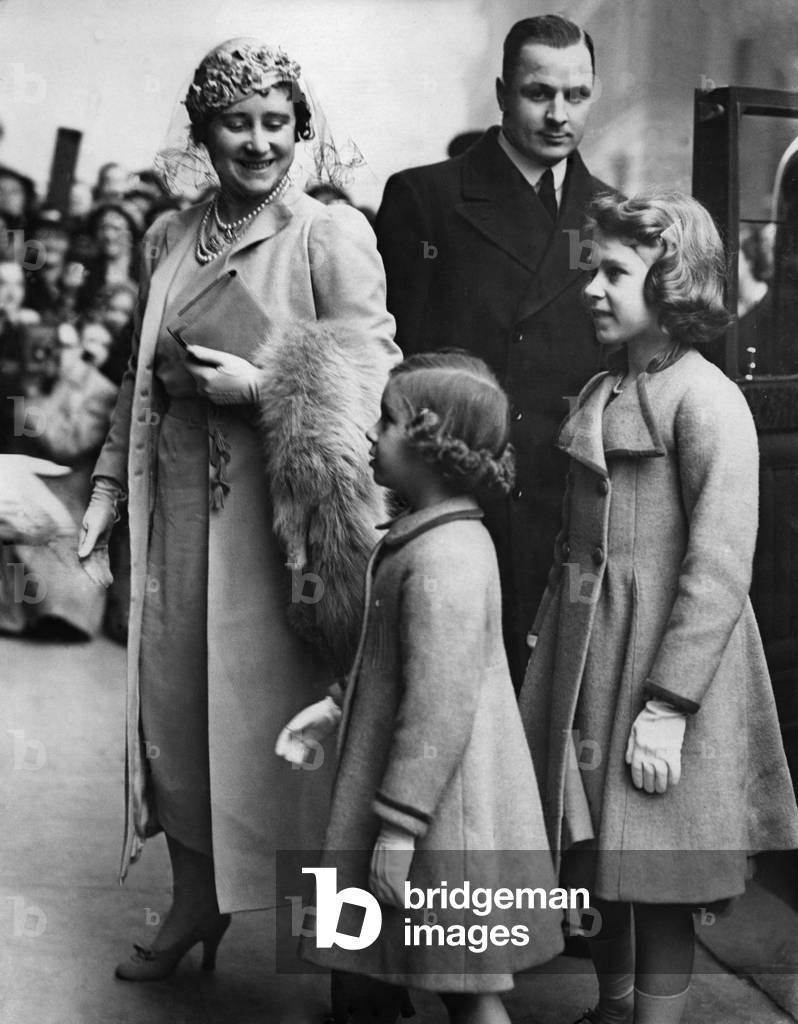 queen elizabeth personal life history.