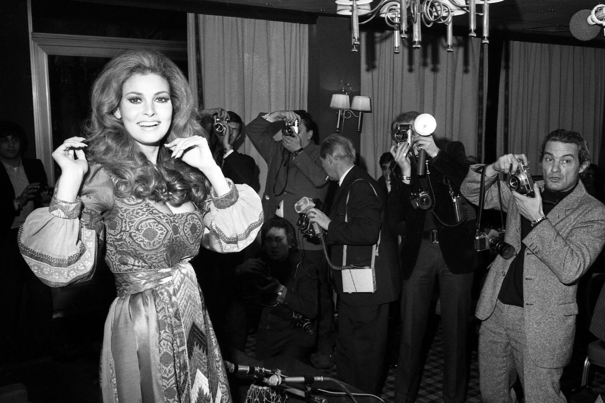 raquel welch wallpaper 0023