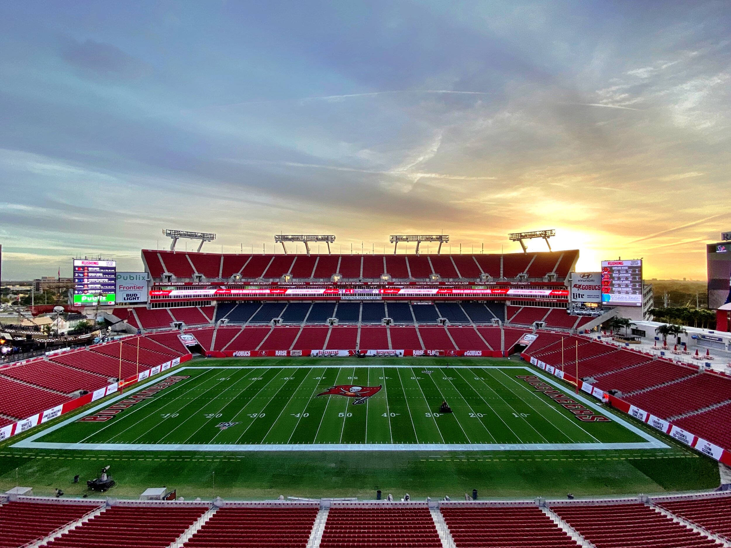 Raymond James Stadium architecture