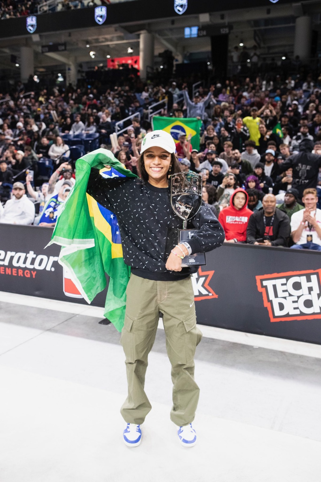 Rayssa Leal skateboarding skills