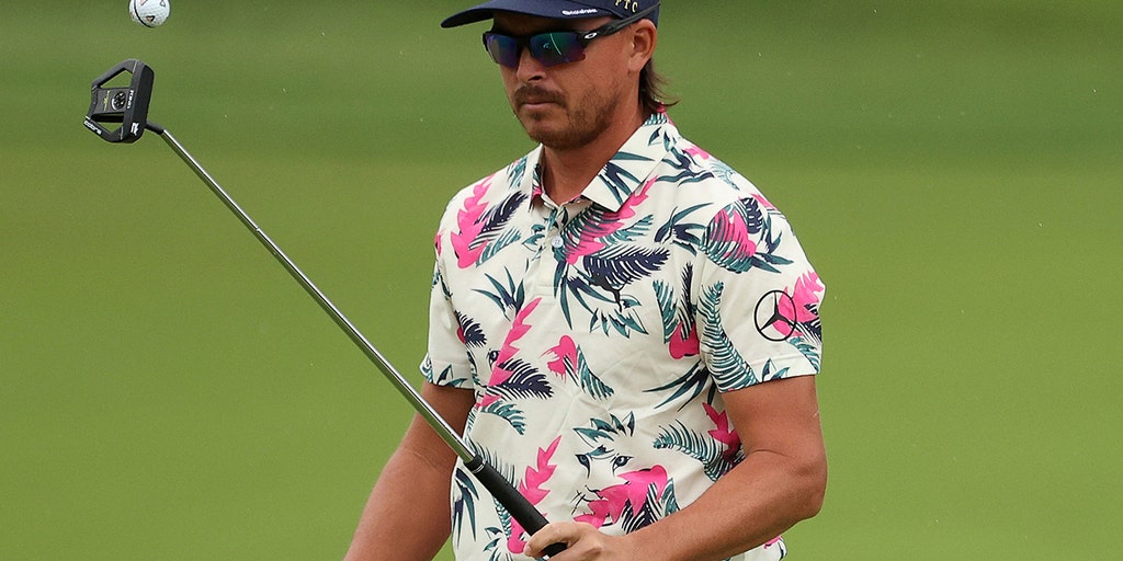Rickie Fowler playing style