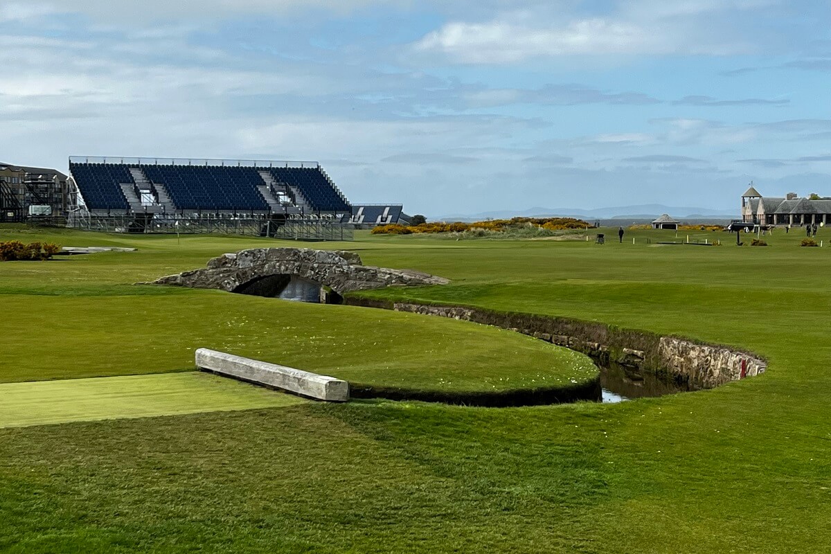 Road hole bunker 0044