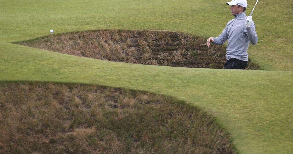 Road hole bunker 0047