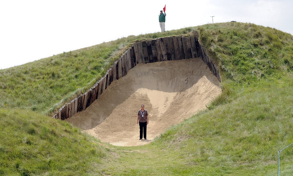 Road hole bunker 0049