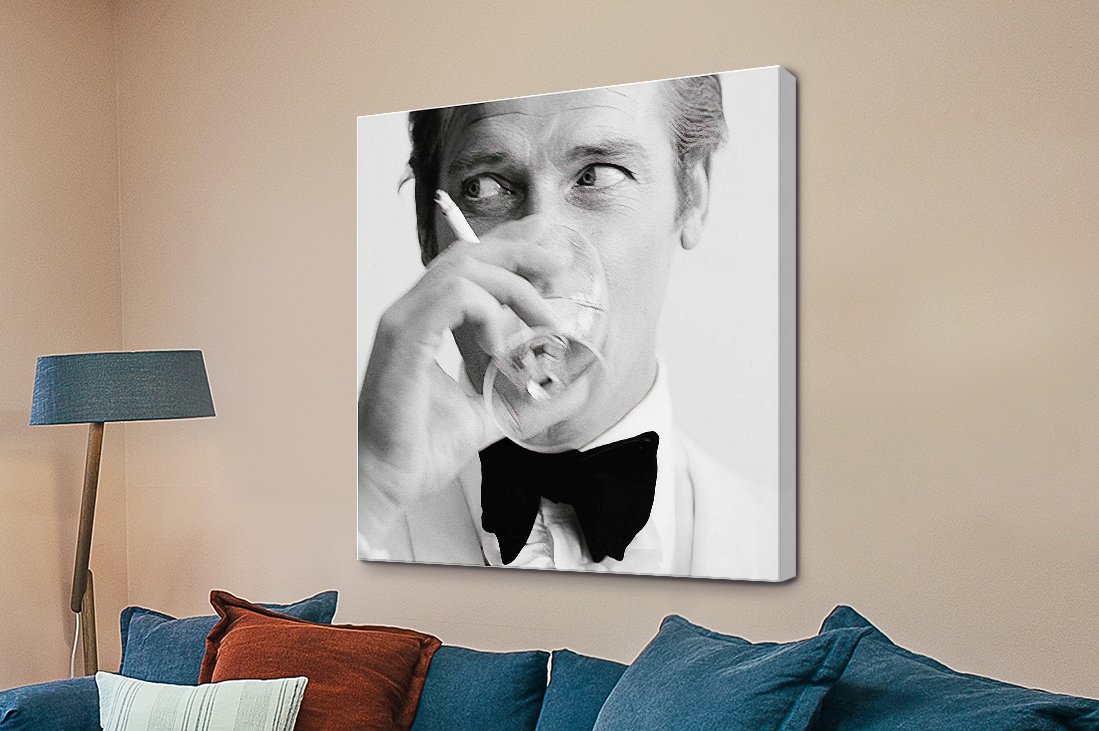 roger moore 1973 0013