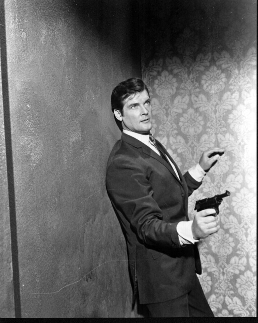 roger moore 1973 0041