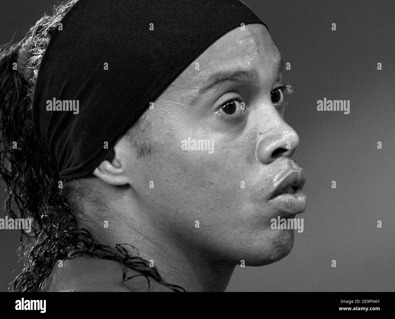 ronaldinho black and white 0012