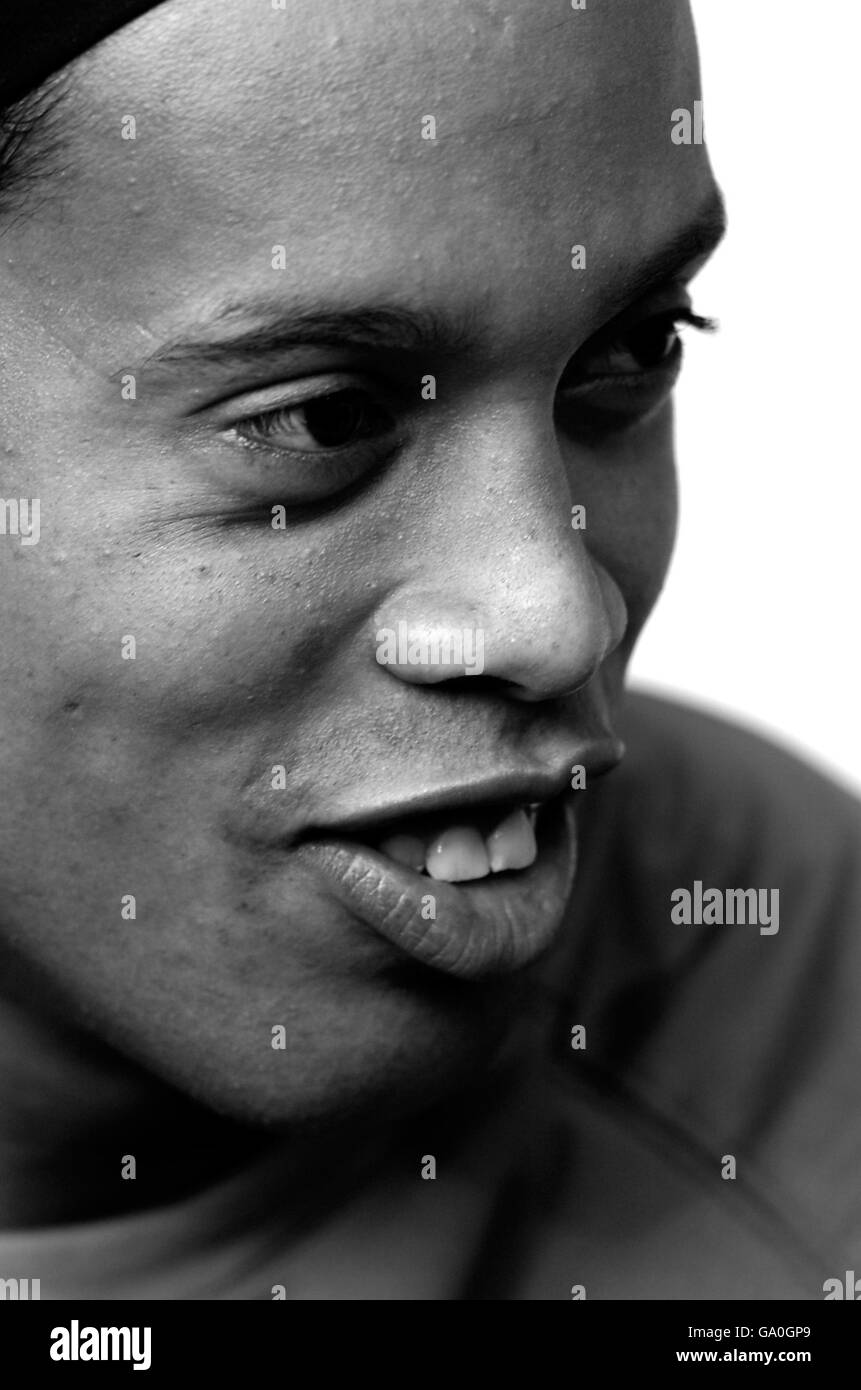 ronaldinho black and white 0015