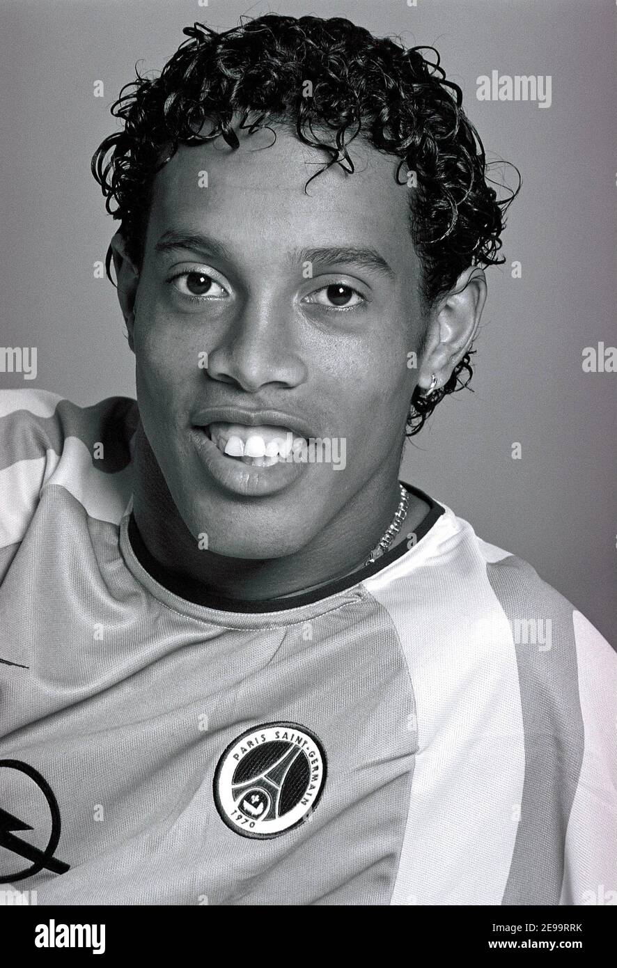 ronaldinho black and white 0030