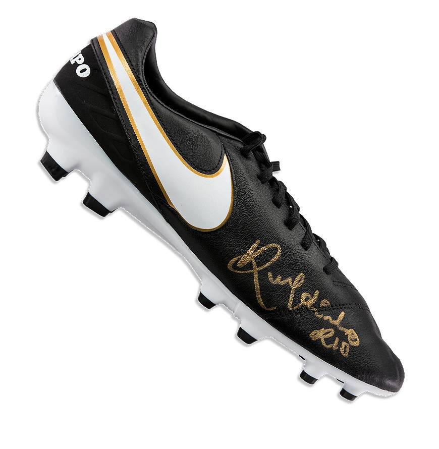 ronaldinho black and white 0042