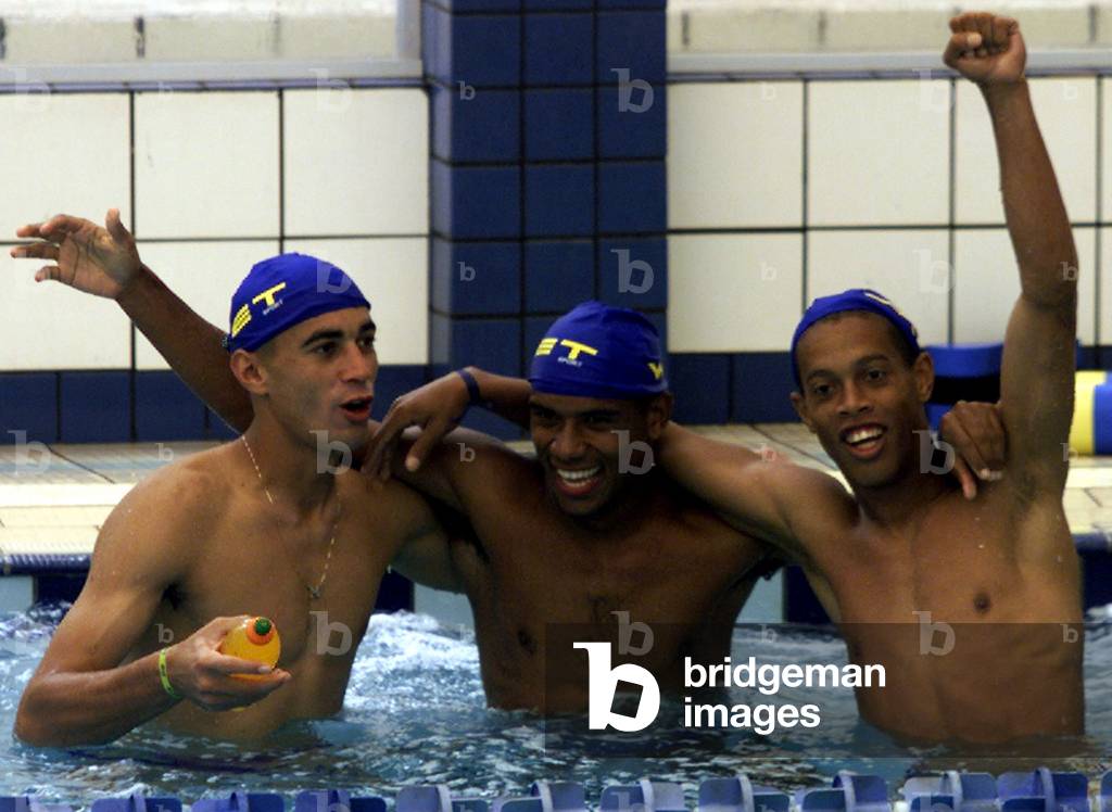 Ronaldinho in the pool