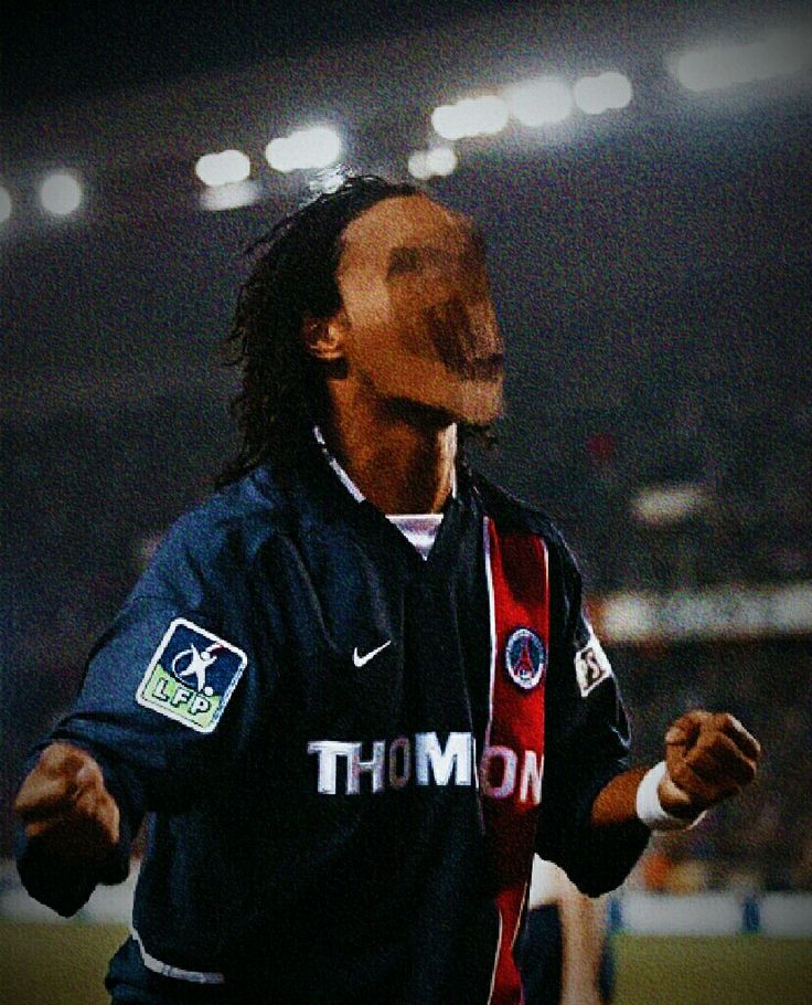 ronaldinho pfp black and white.