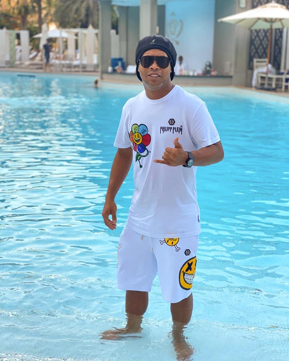 ronaldinho pool photo 0014
