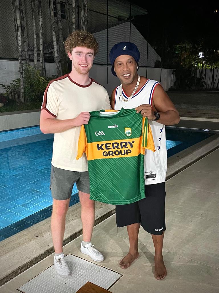 ronaldinho pool photo 0019