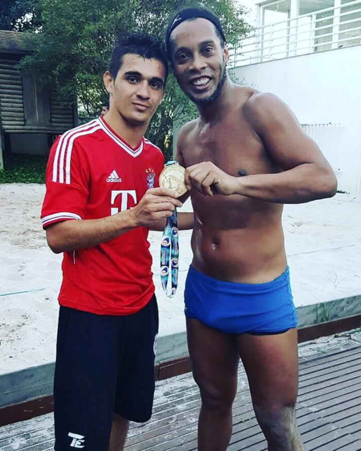 ronaldinho pool photo 0021
