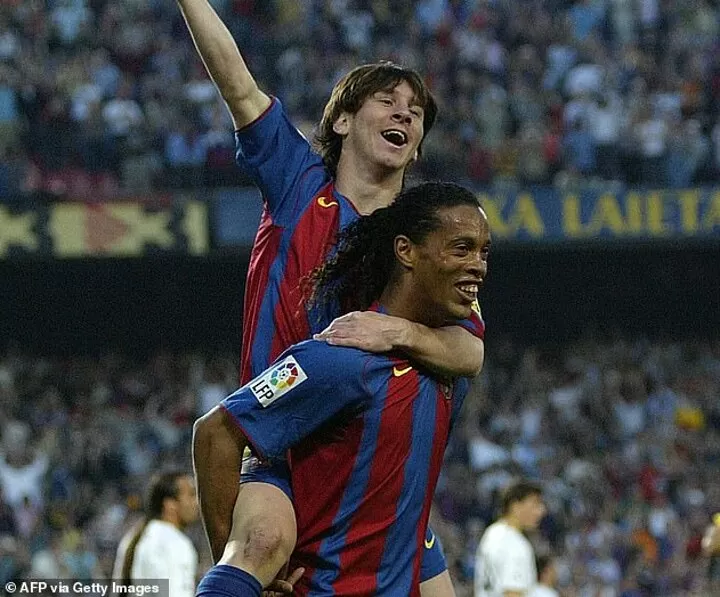 ronaldinho pool photo 0022