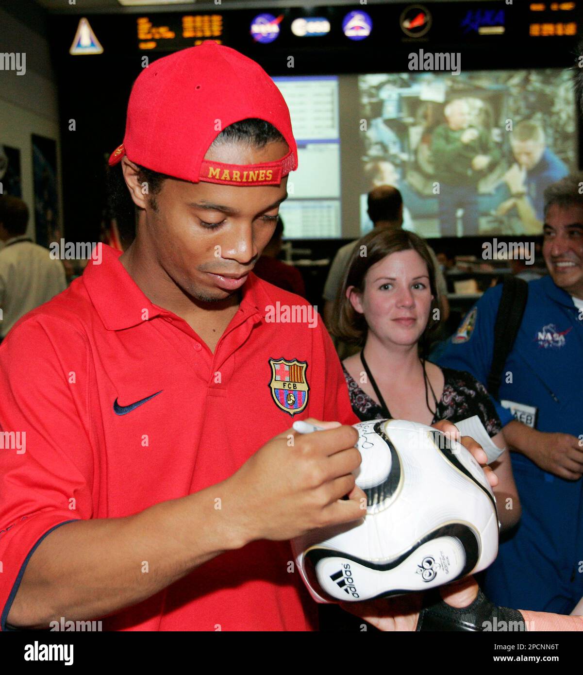 ronaldinho pool photo 0025