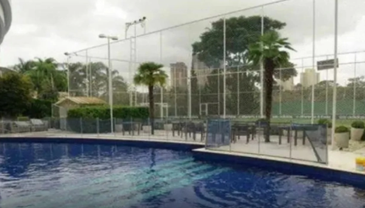ronaldinho pool photo 0026