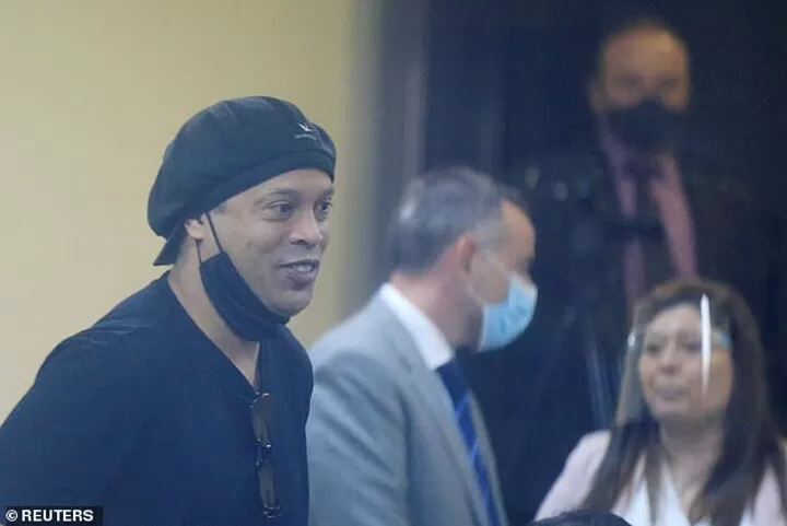 ronaldinho pool photo 0037