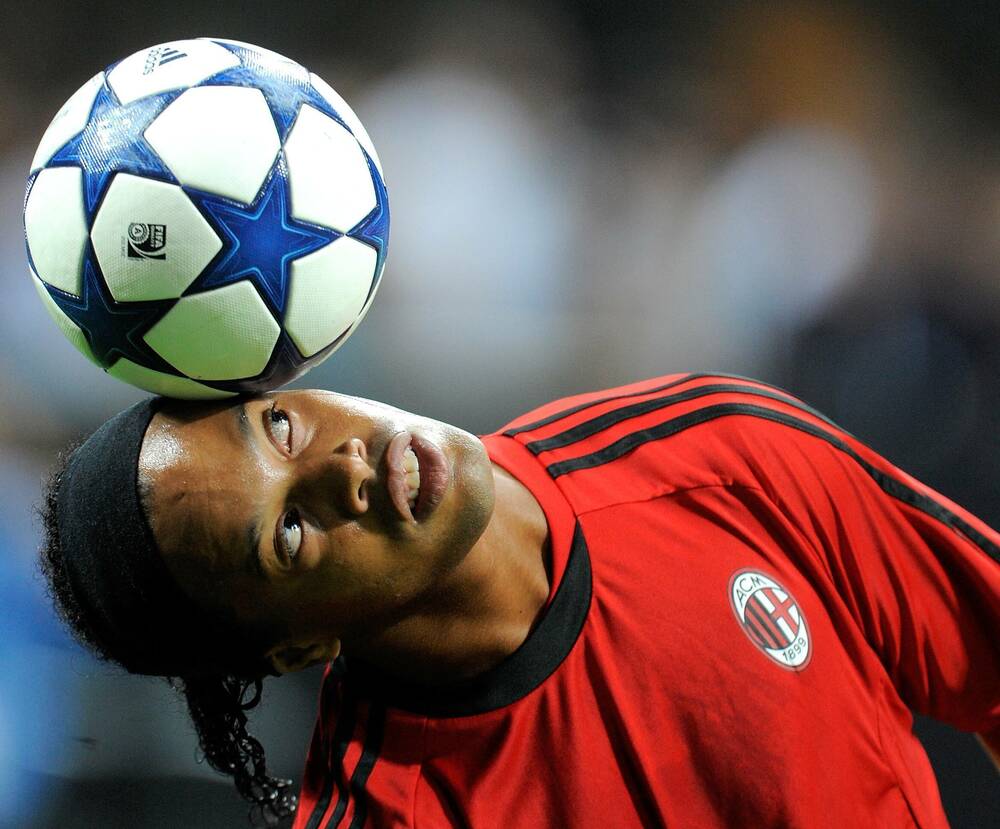 ronaldinho pool photo 0052