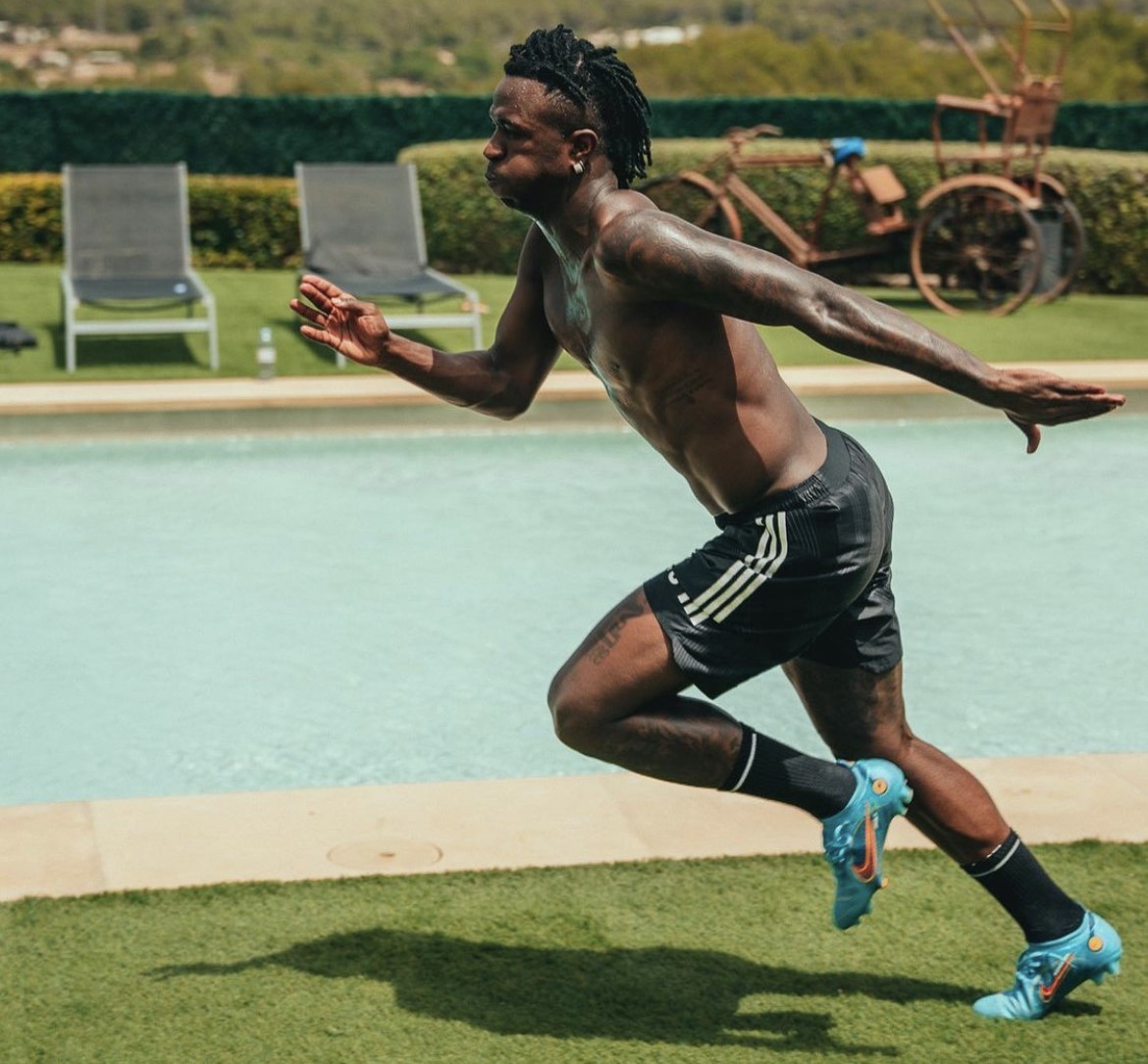 ronaldinho pool photo 0078