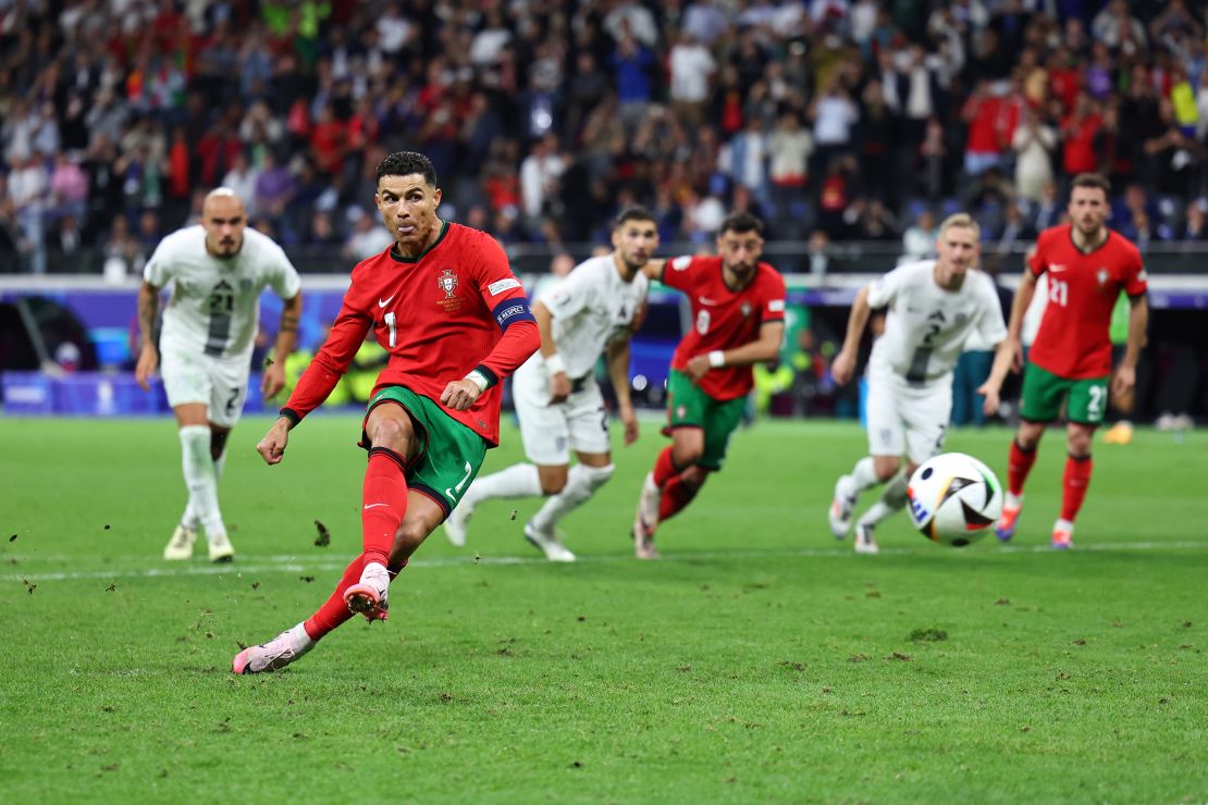 cr7 free kick 0041