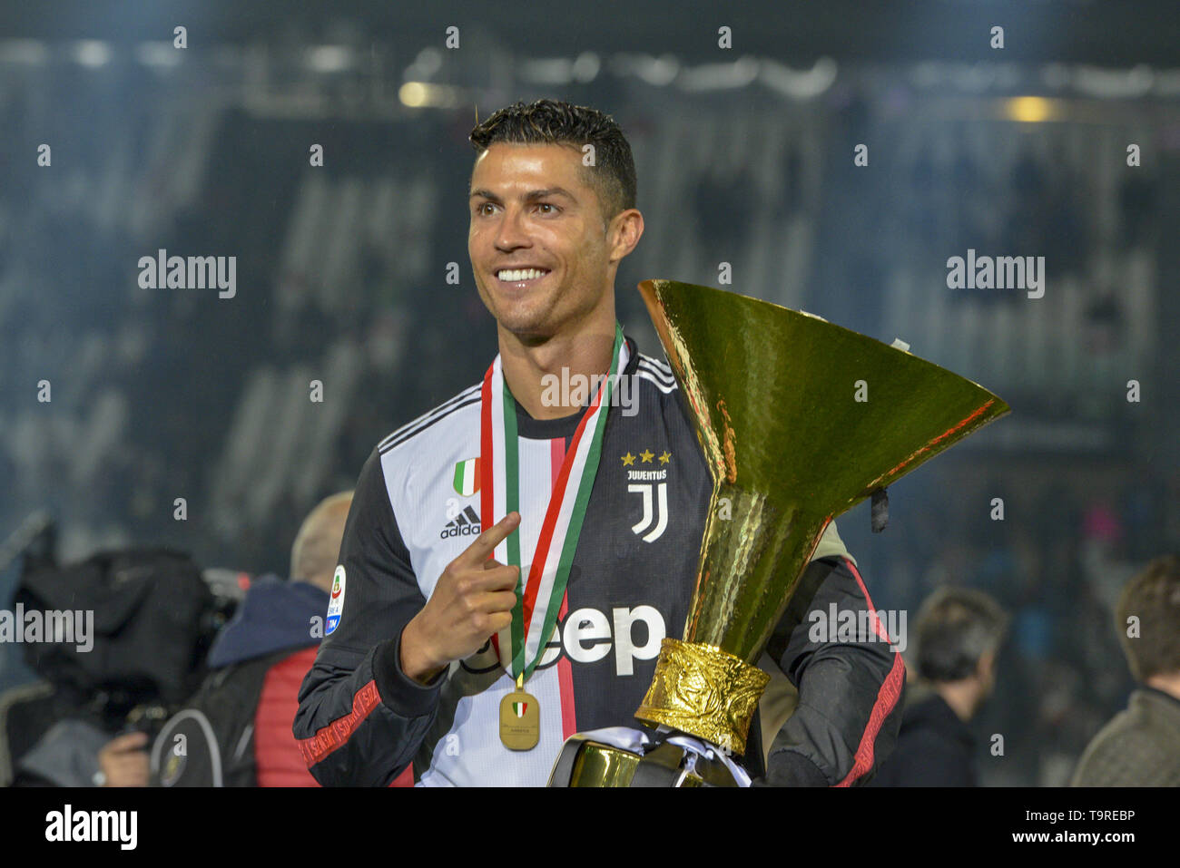 ronaldo juventus trophy 0010