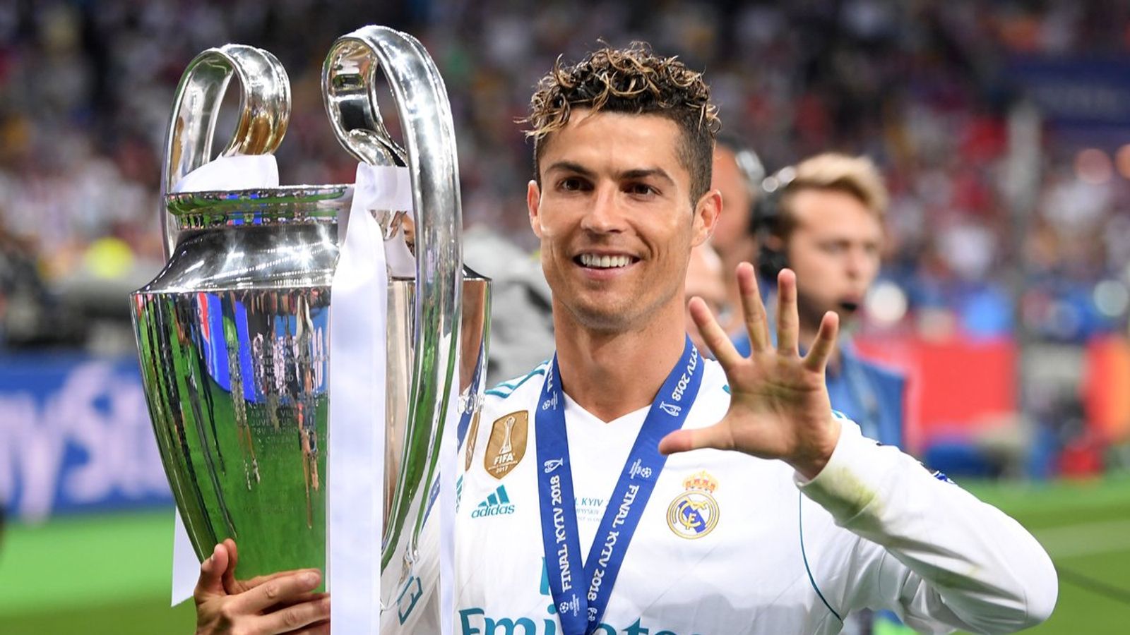 ronaldo juventus trophy 0012