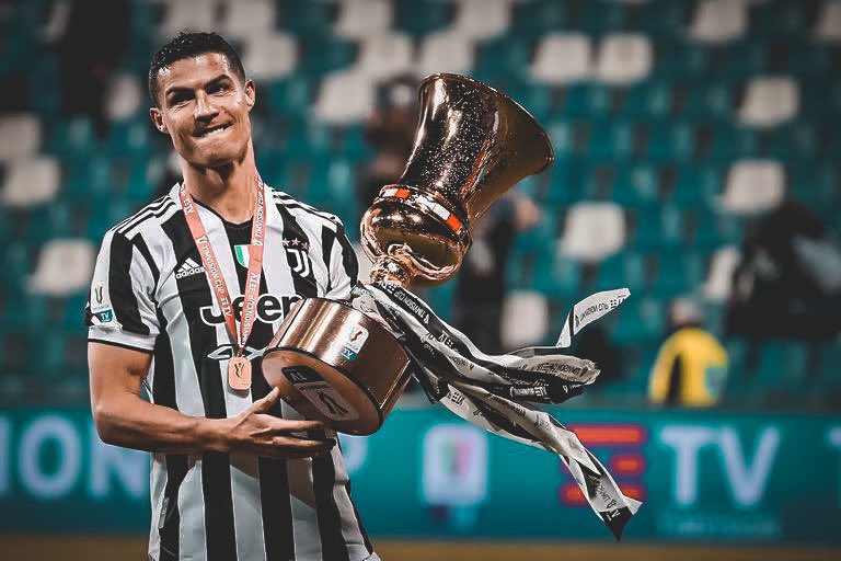 ronaldo juventus trophy 0014